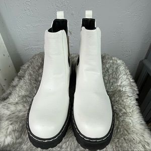 NWT Sincerely Jules platform boots Chelsea  Hippie Size 8.5